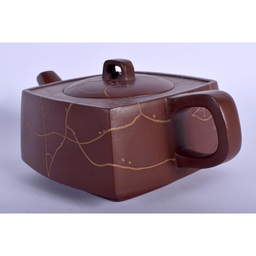 1540 - A CHINESE YIXING POTTERY TEAPOT AND COVER 20th Century, with unusual marblised decoration. 18 cm x 1... 