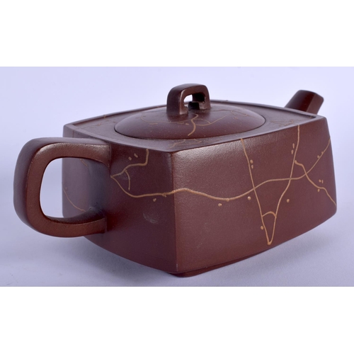 1540 - A CHINESE YIXING POTTERY TEAPOT AND COVER 20th Century, with unusual marblised decoration. 18 cm x 1... 