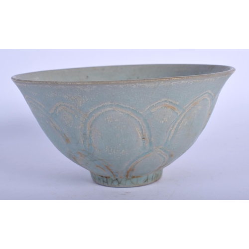 1579 - A CHINESE SUNG STYLE PORCELAIN BOWL 20th Century. 15 cm diameter.