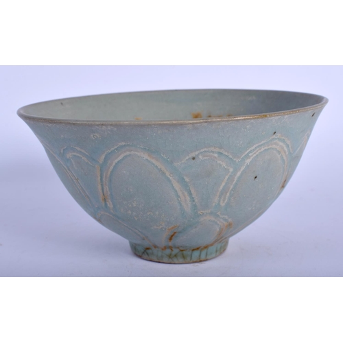 1579 - A CHINESE SUNG STYLE PORCELAIN BOWL 20th Century. 15 cm diameter.