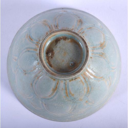 1579 - A CHINESE SUNG STYLE PORCELAIN BOWL 20th Century. 15 cm diameter.