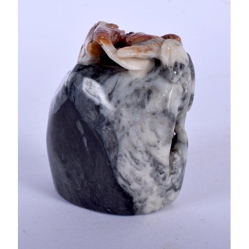 1589 - A RARE EARLY 20TH CENTURY CHINESE CARVED MULTI TONE AGATE MOUNTAIN late Qing/Republic. 7 cm x 6 cm.