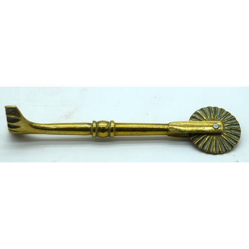 2541 - A miscellaneous collection including miniature copper kettle,bronze bell,bronze tray etc 14cm (7).