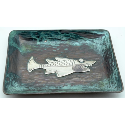 2541 - A miscellaneous collection including miniature copper kettle,bronze bell,bronze tray etc 14cm (7).