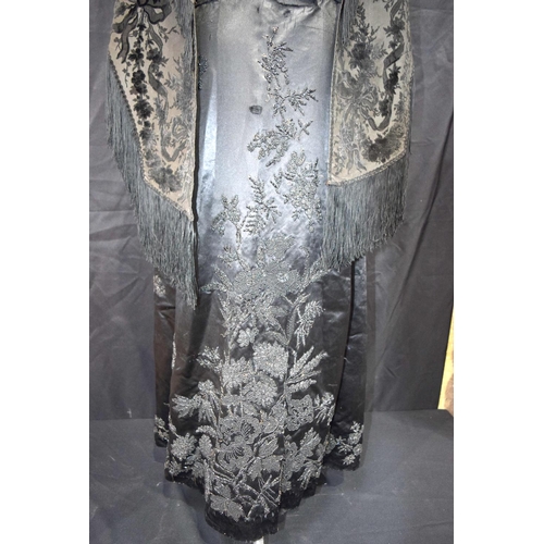 2544 - A vintage heavy satin skirt together with a shawl (2)