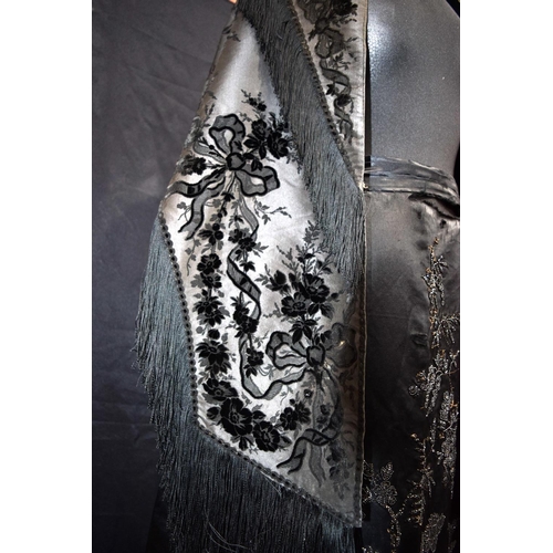 2544 - A vintage heavy satin skirt together with a shawl (2)