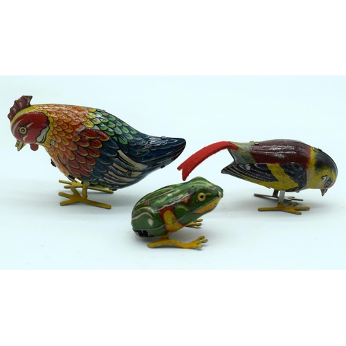 2546 - Three vintage clock work  tin birds 5cm (3).