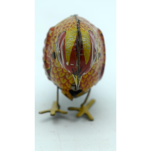 2546 - Three vintage clock work  tin birds 5cm (3).