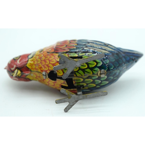 2546 - Three vintage clock work  tin birds 5cm (3).