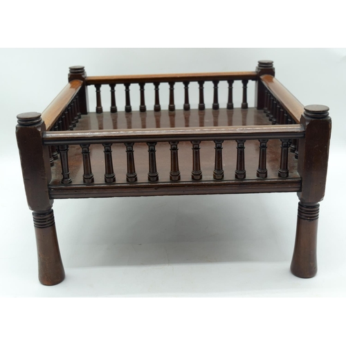 2565 - A 19th Century Mahogany Low stand . 24 x 39 cm