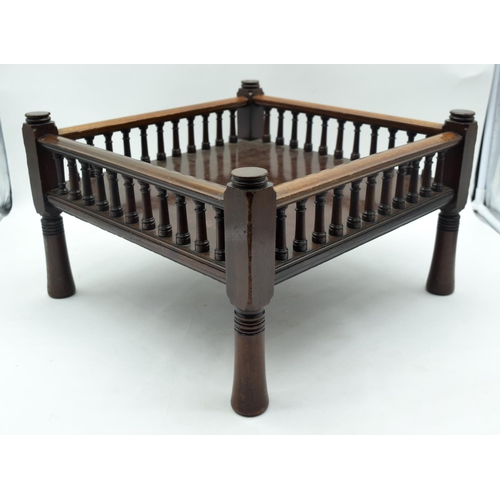 2565 - A 19th Century Mahogany Low stand . 24 x 39 cm