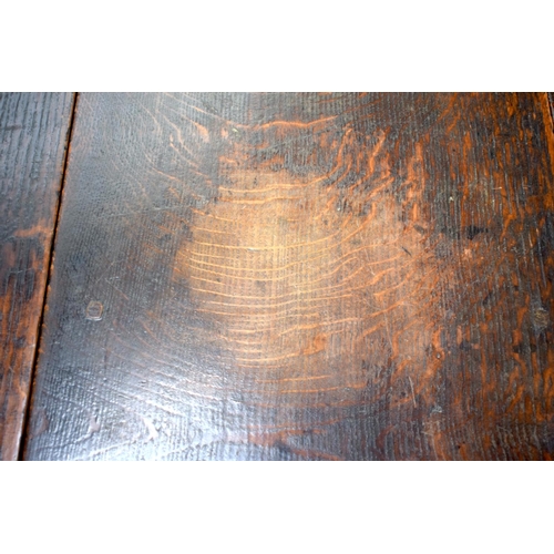 2569 - AN 18TH CENTURY OAK GATELEG DINING TABLE upon cylindrical supports. 118 cm x 70 cm extended.