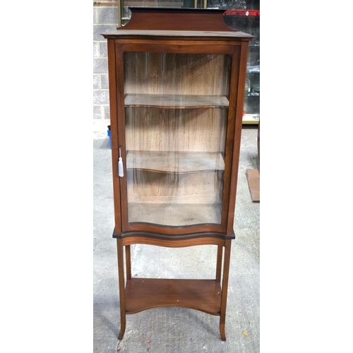 2570 - AN EDWARDIAN MAHOGANY DISPLAY CABINET. 150 cm x 53 cm.
