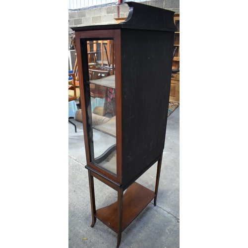 2570 - AN EDWARDIAN MAHOGANY DISPLAY CABINET. 150 cm x 53 cm.
