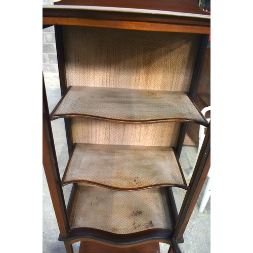 2570 - AN EDWARDIAN MAHOGANY DISPLAY CABINET. 150 cm x 53 cm.