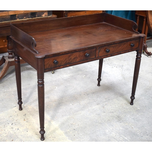 2581 - A GEORGE III MAHOGANY WRITING DESK upon slender legs. 105 cm x 65 cm.