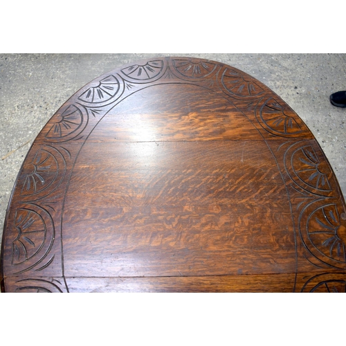 2596 - AN OAK GATELEG TABLE and a lacquer tray. 115 cm x 74 cm x 88 cm extended. (2)