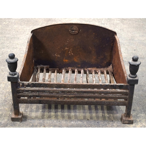 2599 - A GEORGE III STYLE CAST IRON FIRE GRATE. 56 cm x 37 cm.