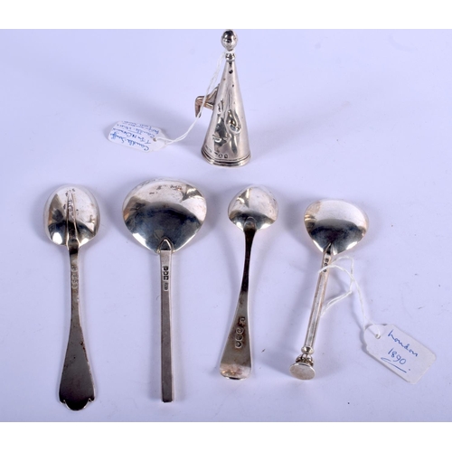 775 - AN ANTIQUE SILVER CANDLE SNUFFER together with four silver spoons. 145 grams. (5)