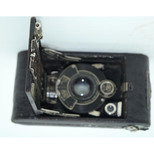 2529 - Three vintage cameras Ciro flex, Kodak and another (3).