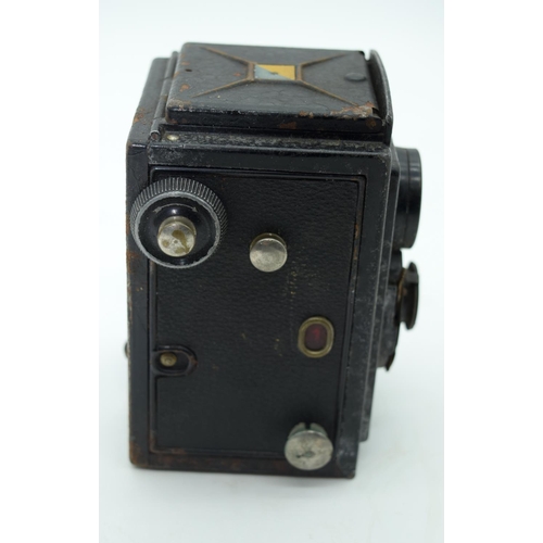 2529 - Three vintage cameras Ciro flex, Kodak and another (3).