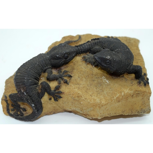 2541 - A miscellaneous collection including miniature copper kettle,bronze bell,bronze tray etc 14cm (7).