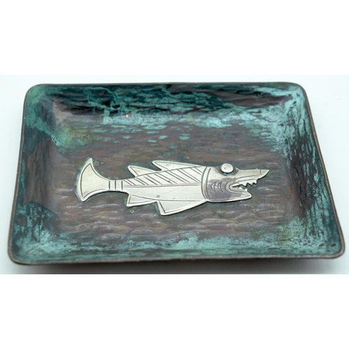 2541 - A miscellaneous collection including miniature copper kettle,bronze bell,bronze tray etc 14cm (7).