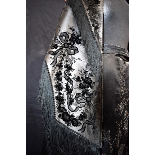 2544 - A vintage heavy satin skirt together with a shawl (2)