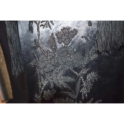 2544 - A vintage heavy satin skirt together with a shawl (2)