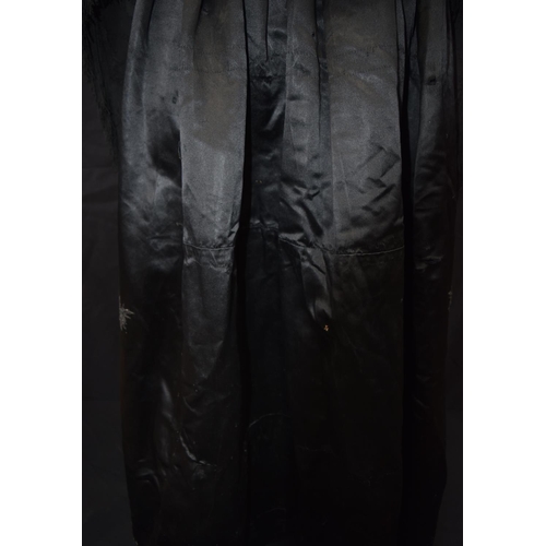 2544 - A vintage heavy satin skirt together with a shawl (2)
