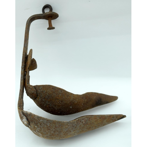 2564 - An engraved horn cup together with a pair of iron oil lamps and a bronze bell sounder. 24cm (4)