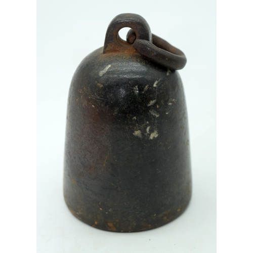2564 - An engraved horn cup together with a pair of iron oil lamps and a bronze bell sounder. 24cm (4)