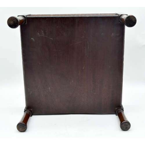 2565 - A 19th Century Mahogany Low stand . 24 x 39 cm