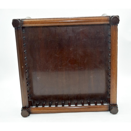 2565 - A 19th Century Mahogany Low stand . 24 x 39 cm