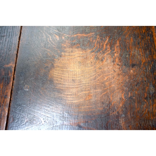 2569 - AN 18TH CENTURY OAK GATELEG DINING TABLE upon cylindrical supports. 118 cm x 70 cm extended.