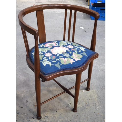 2571 - AN EDWARDIAN ARTS AND CRAFTS STYLE CHAIR. 70 cm x 54 cm.