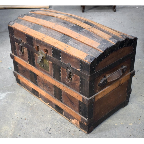 2578 - A RARE VINTAGE SCOTTISH CHELTHENAM TRUNK G G Peterkin of Aberdeen, with original interior. 72 cm x 4... 