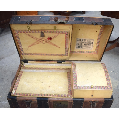 2578 - A RARE VINTAGE SCOTTISH CHELTHENAM TRUNK G G Peterkin of Aberdeen, with original interior. 72 cm x 4... 