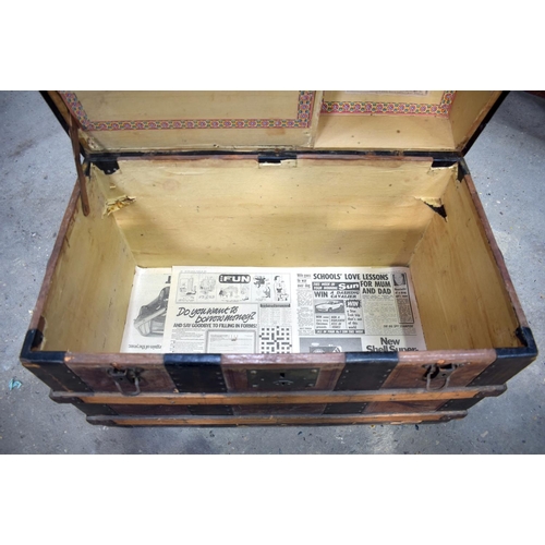 2578 - A RARE VINTAGE SCOTTISH CHELTHENAM TRUNK G G Peterkin of Aberdeen, with original interior. 72 cm x 4... 