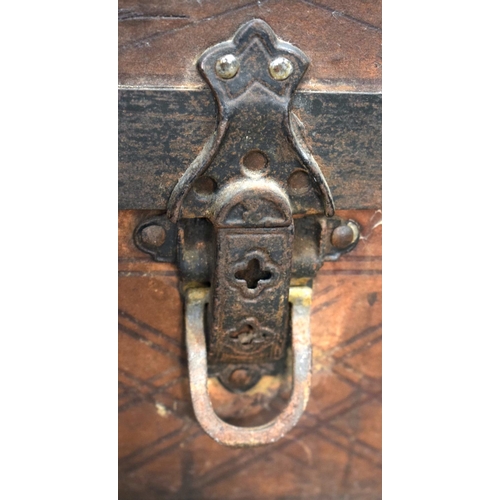 2578 - A RARE VINTAGE SCOTTISH CHELTHENAM TRUNK G G Peterkin of Aberdeen, with original interior. 72 cm x 4... 