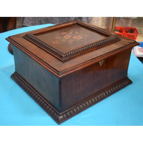 2589 - AN ANTIQUE SWISS MUSICAL SYMPHONIOM with separate discs. 45 cm x 22.5 cm.