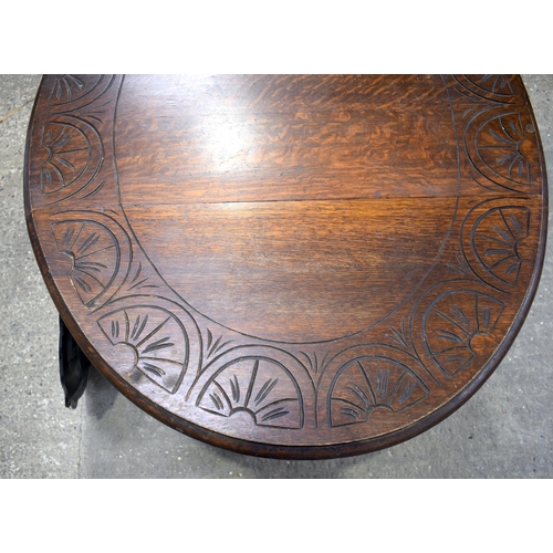 2596 - AN OAK GATELEG TABLE and a lacquer tray. 115 cm x 74 cm x 88 cm extended. (2)