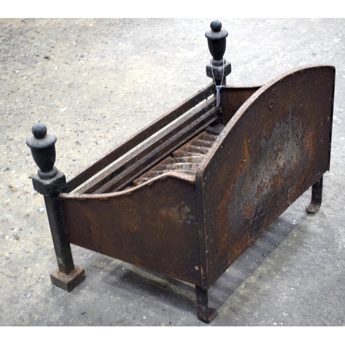 2599 - A GEORGE III STYLE CAST IRON FIRE GRATE. 56 cm x 37 cm.