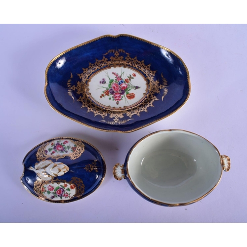 159 - Worcester sauce tureen and cover with stand c.1770-75, the oval form painted with panels of polychro... 