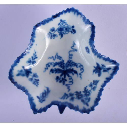 169 - 18th c. Worcester good leaf shaped dish painted with the Pickle Leaf Vine pattern, workmans mark.  ... 