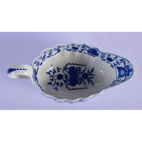 171 - Worcester blue and white sauceboat c.1780, the fluted form painted in the Chinese manner with the Hu... 