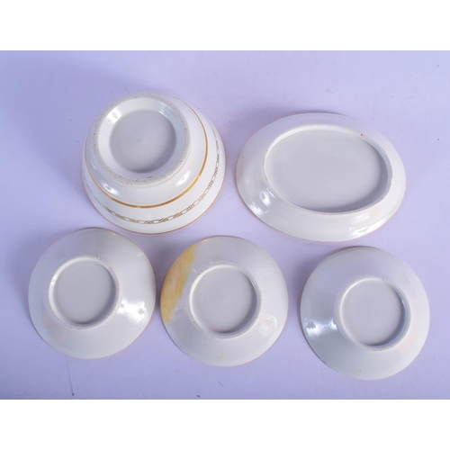 305 - A LATE 18TH/19TH CENTURY ENGLISH PORCELAIN TEAPOT AND COVER ON STAND Attributed to Derby, with match... 