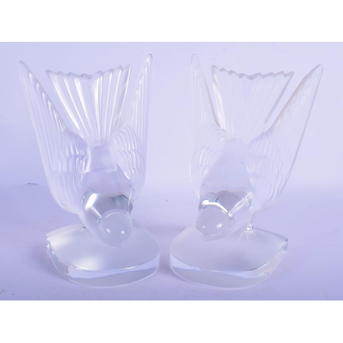 320 - A PAIR OF FRENCH LALIQUE GLASS BIRDS. 17 cm x 8 cm.