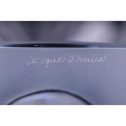 320 - A PAIR OF FRENCH LALIQUE GLASS BIRDS. 17 cm x 8 cm.