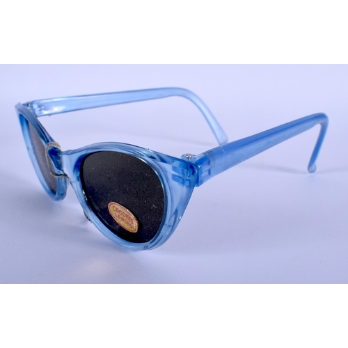 343 - A VINTAGE SUNGLASSES GLAMOURISE YOUR EYES SHOP DISPLAY. 45 cm x 20 cm.